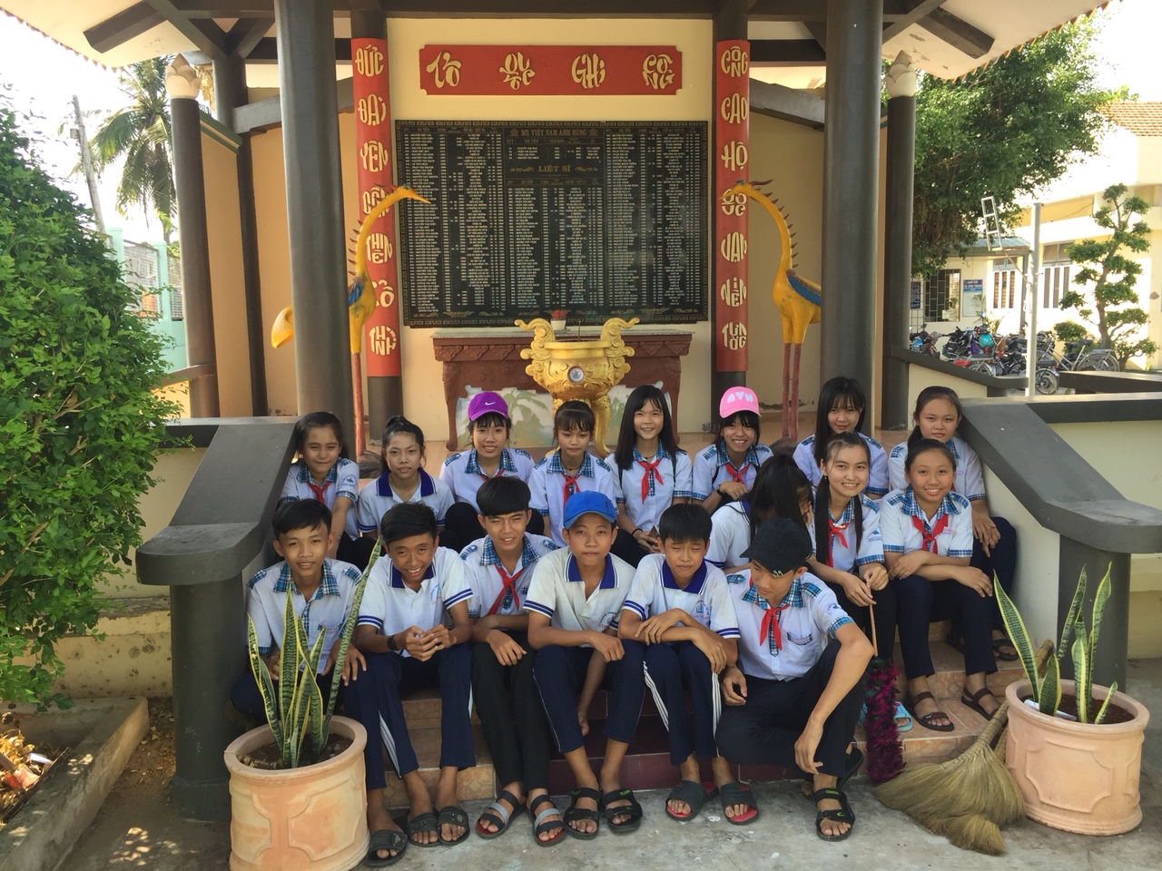 Hoạt động - Thăm mộ bia Trương Vĩnh Ký